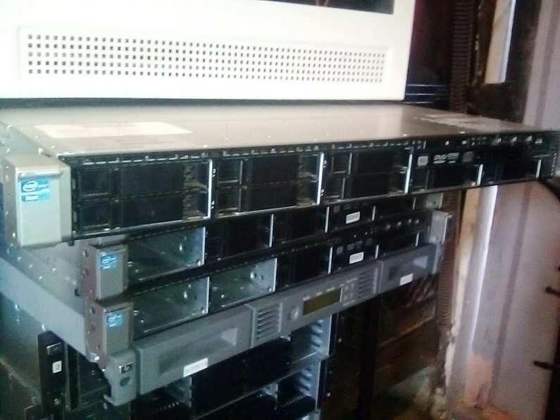 HP Proliant DL360p G8 SERVER 4LOi 2x 6 CORE E5-2667 2.9GHz 128GB P420i DVD